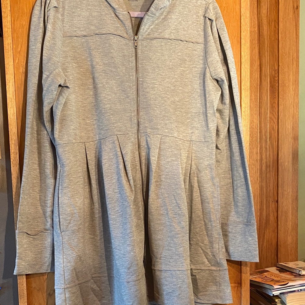 VENUS Light Gray Top